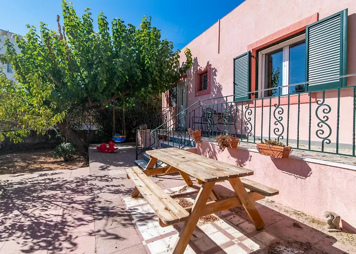 Lovely Family Garden House