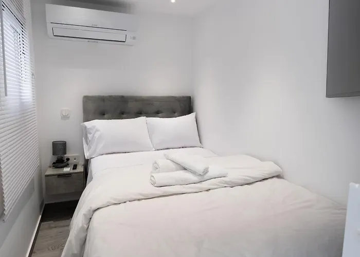 Charming 2 Bedroom House in Iraklio, Greece